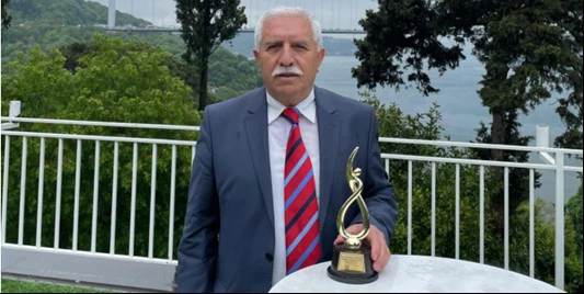 Okul Müdürümüz Prof. Dr. Rüştü GÜNTÜRKÜN’e Yılın Altın Kalem Ödülü